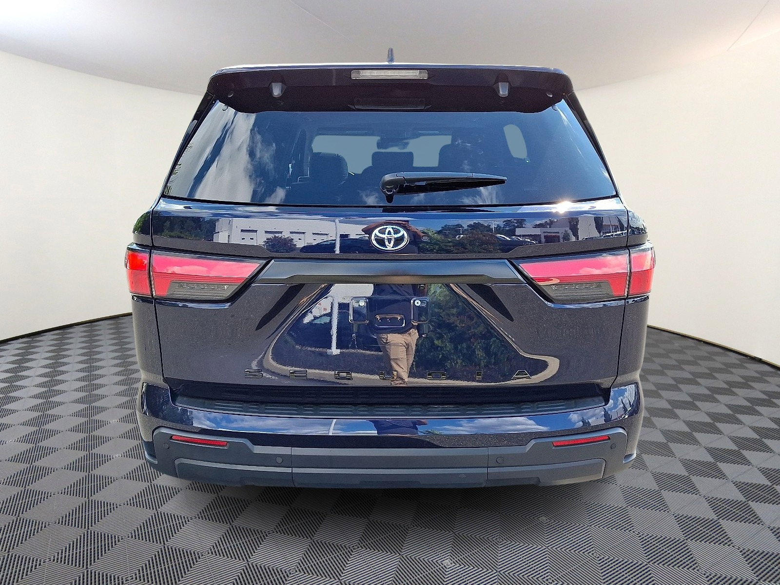 2024 Toyota Sequoia SR5 photo 4