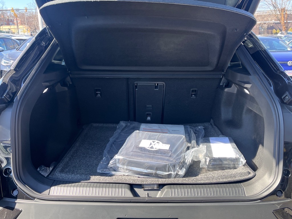 2025 Volkswagen ID.4 Pro Plus photo 13