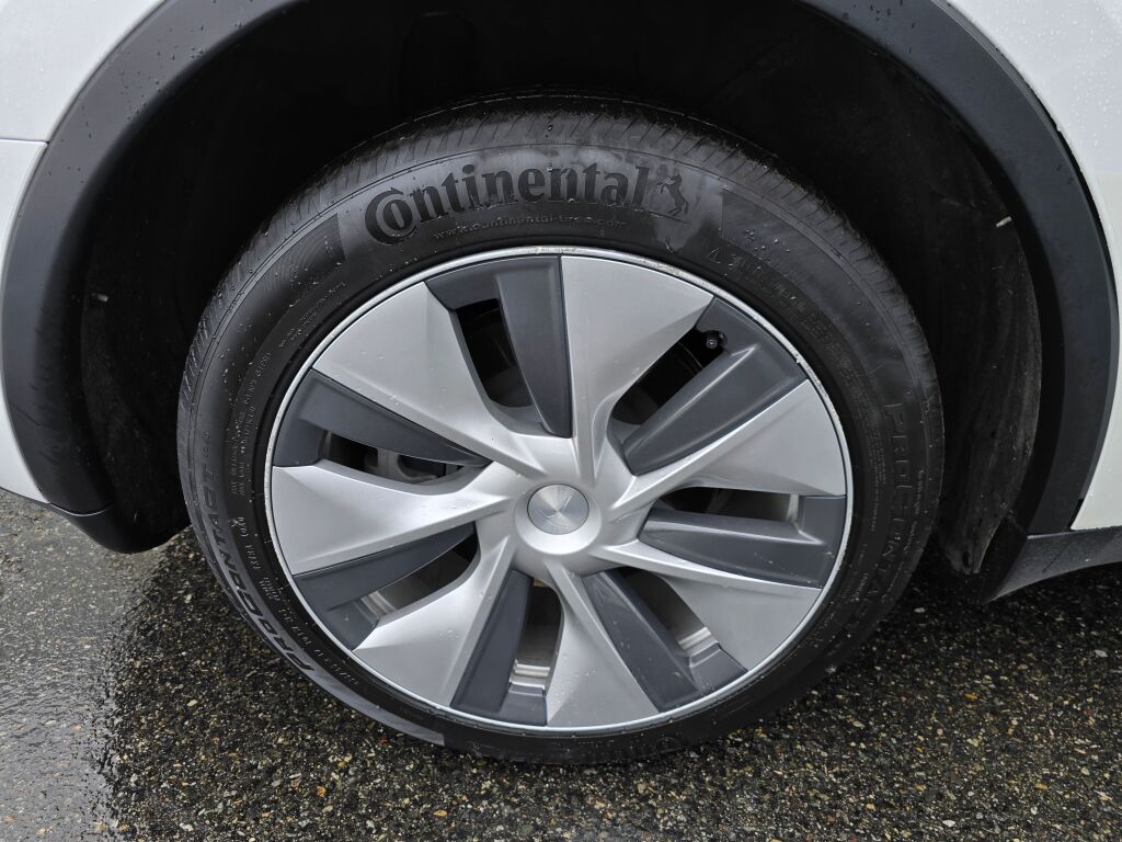 2023 Tesla Model Y Long Range photo 10