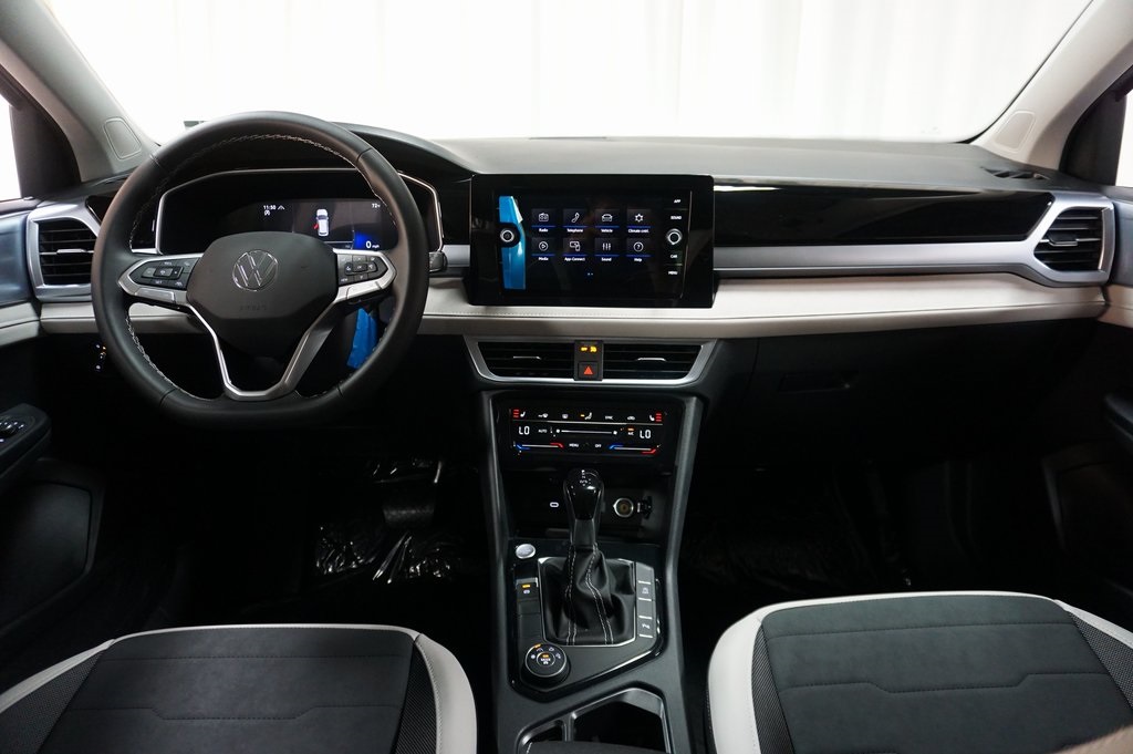 2025 Volkswagen Taos SE photo 12