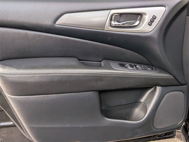2018 Nissan Pathfinder SL photo 9