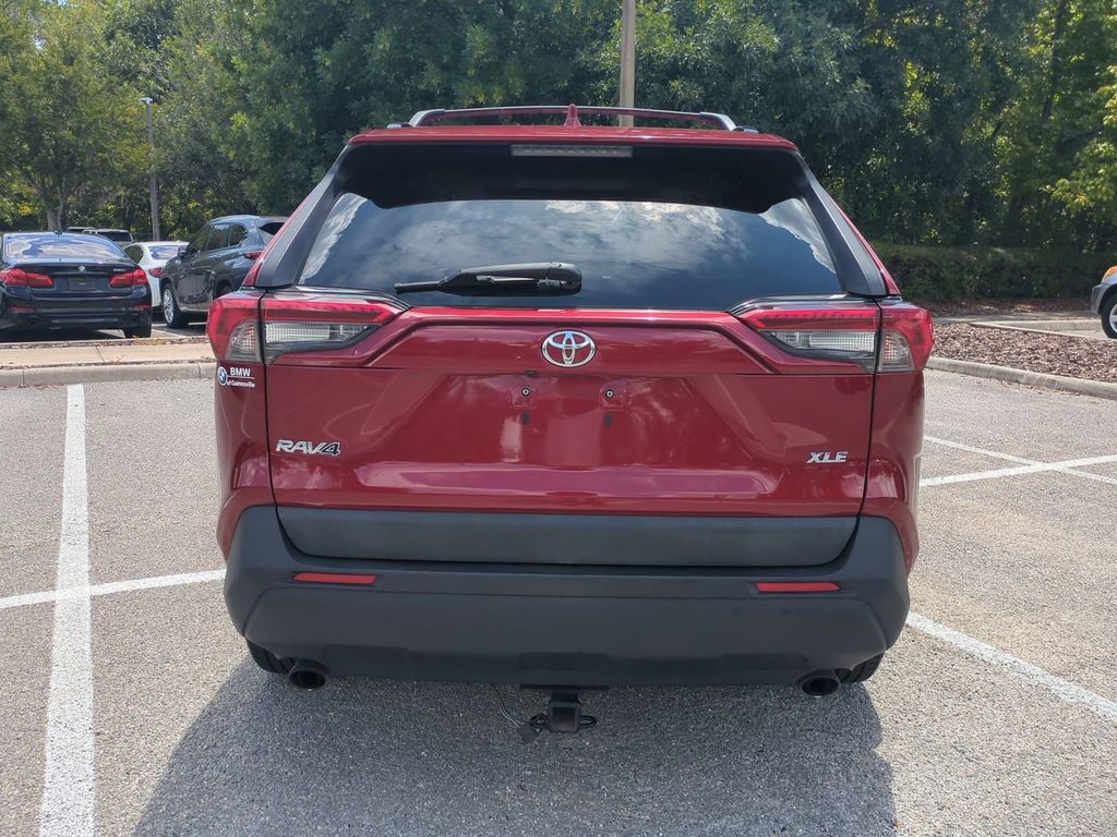 2019 Toyota RAV4 XLE Premium photo 6