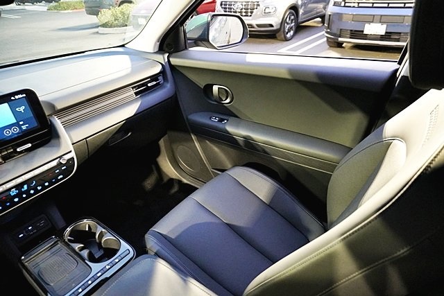 Used 2025 Green Hyundai SEL image 25