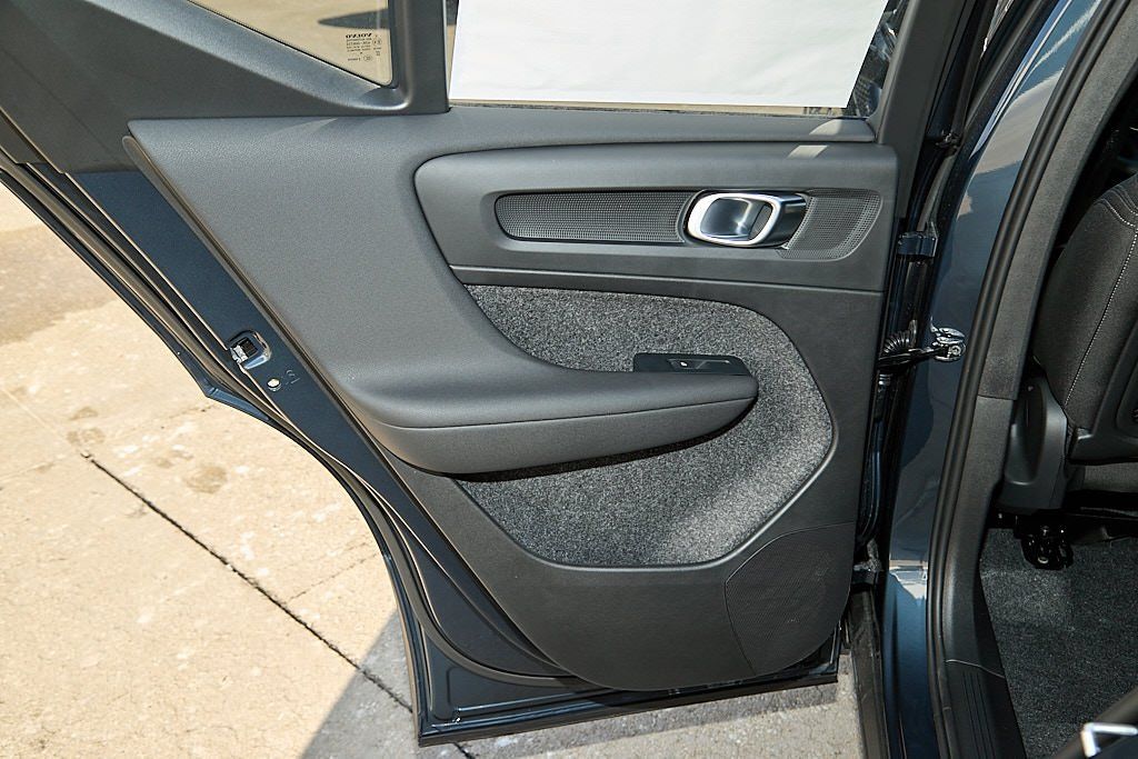 2026 VOLVO XC40 - Image 18