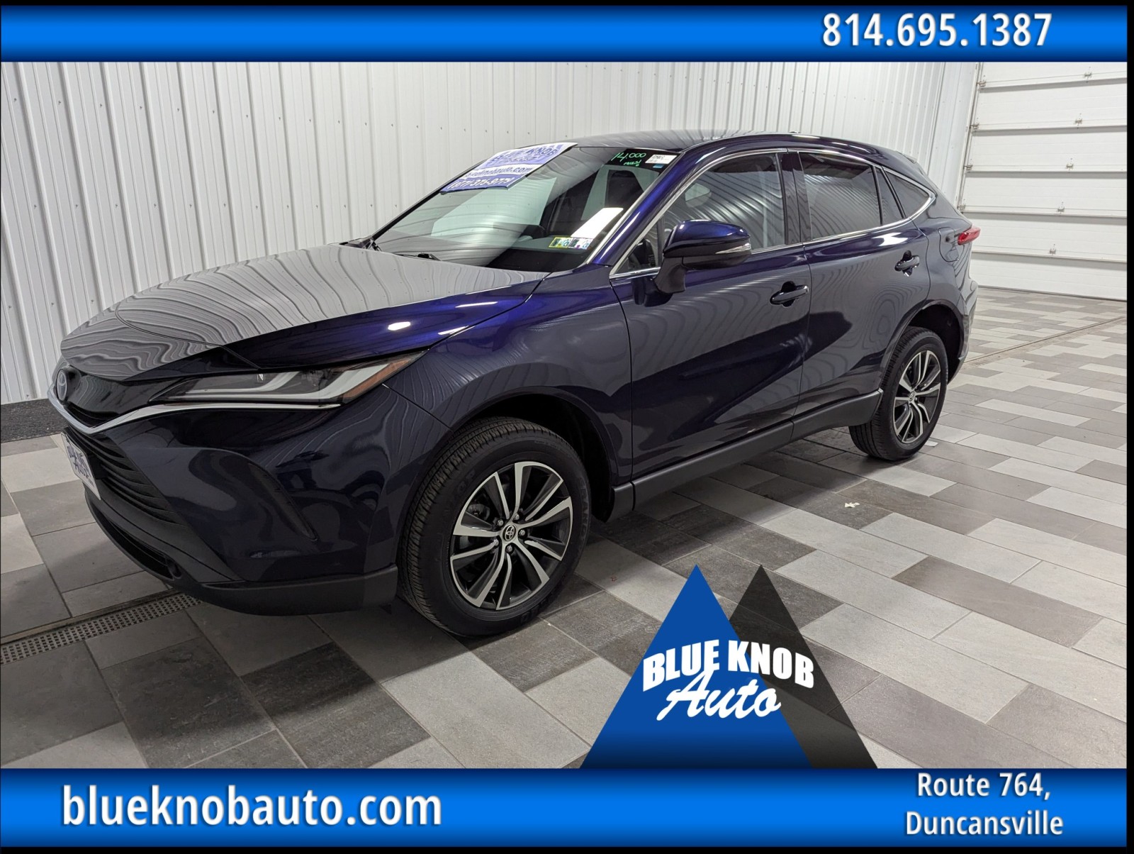 2024 Toyota Venza LE's photo