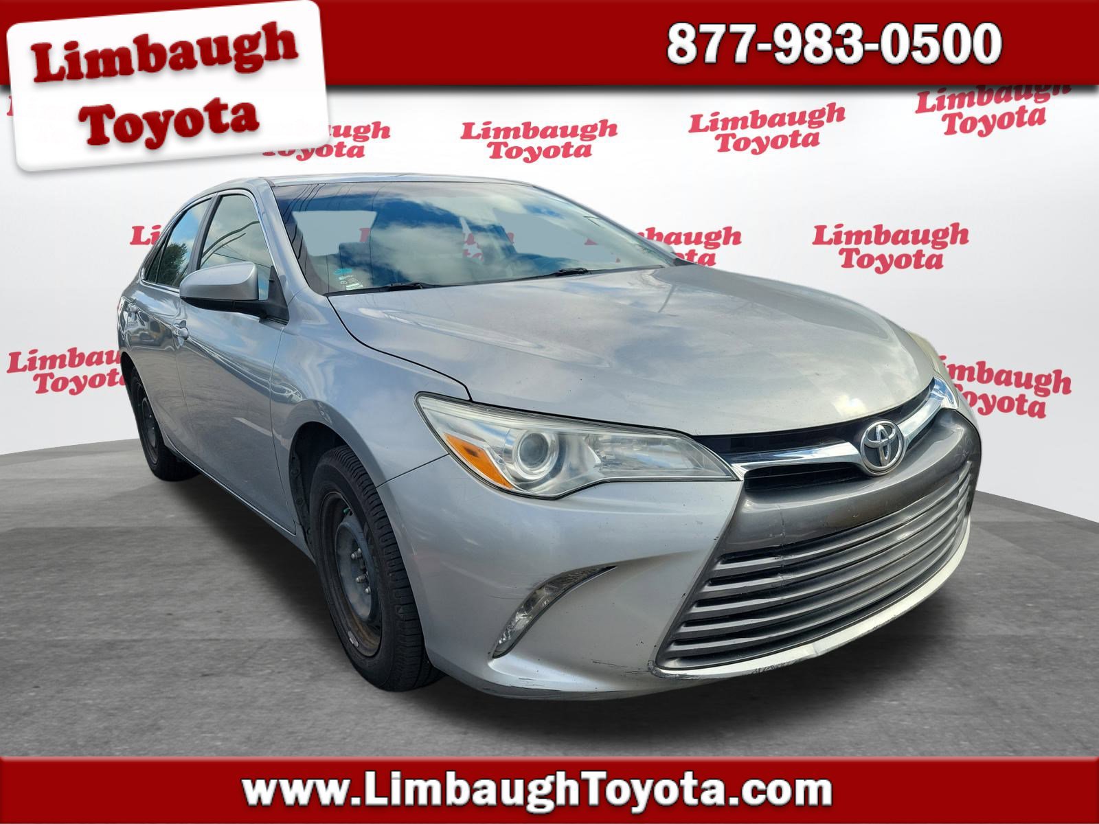 2015 Toyota Camry LE's photo