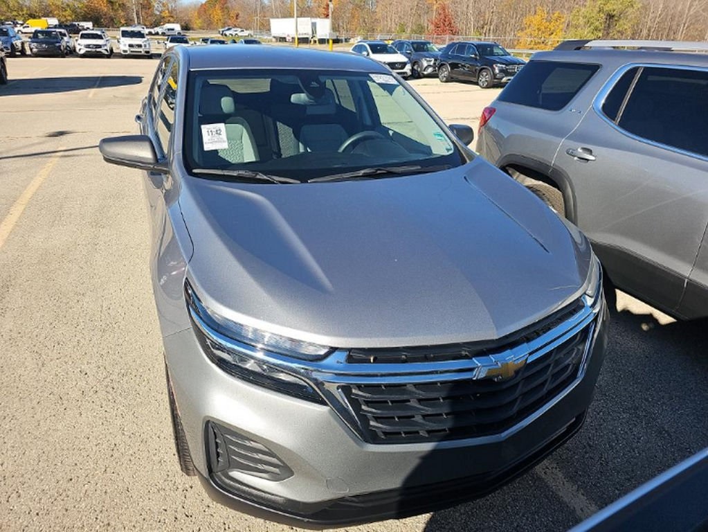 2023 Chevrolet Equinox LS photo 2