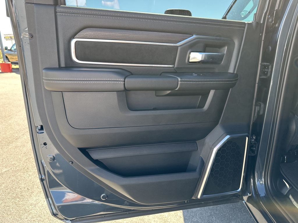 2025 Ram 2500 Laramie photo 26