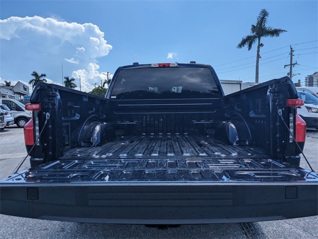 2023 Ford F-150 Lightning XLT photo 11
