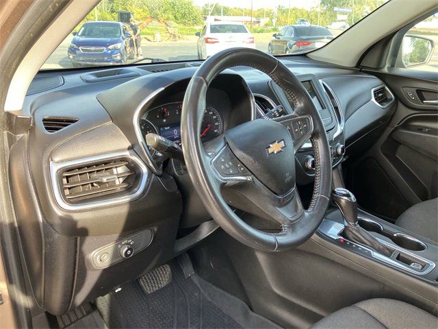2019 Chevrolet Equinox LT photo 2