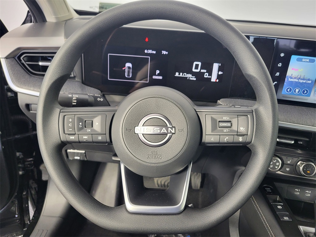 2025 Nissan Kicks SV photo 10