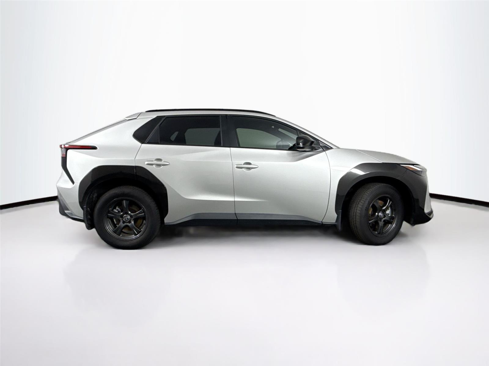 2024 Toyota bZ4X XLE photo 5