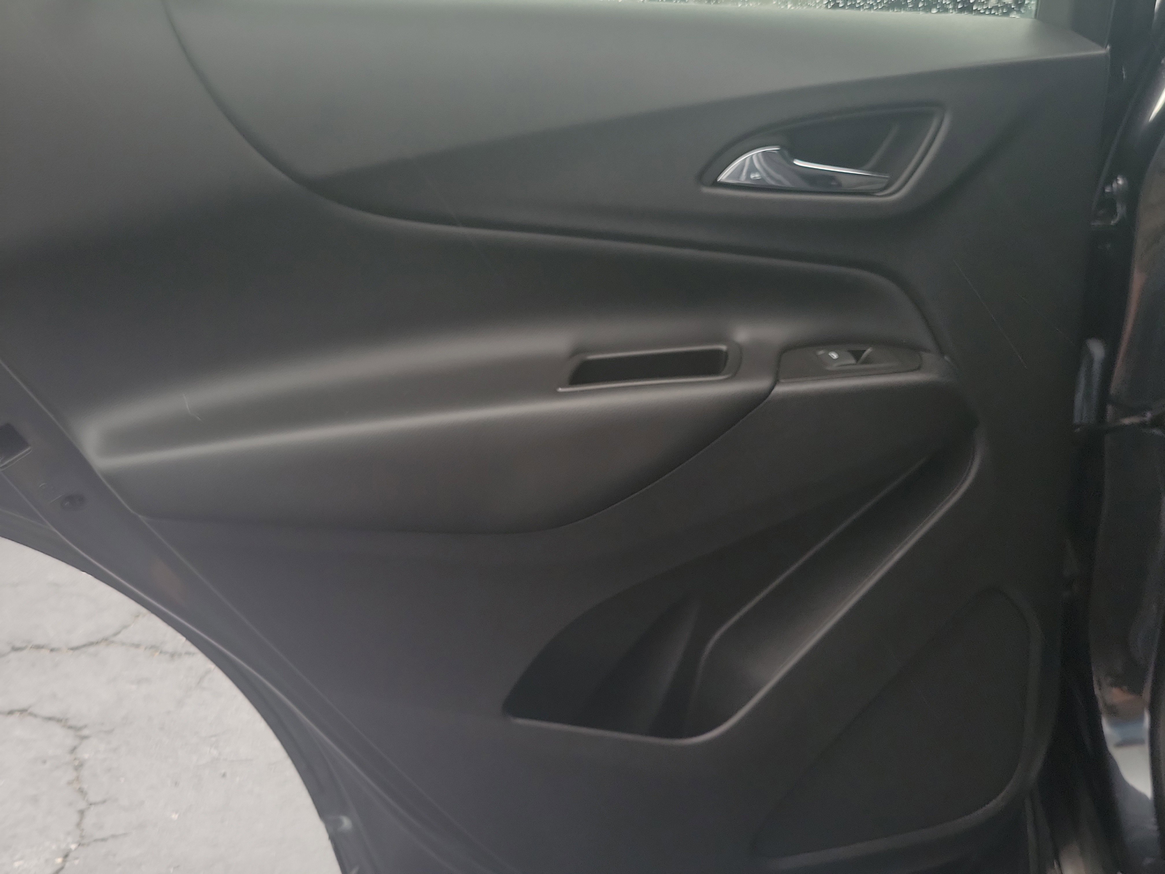 2021 Chevrolet Equinox LT photo 3