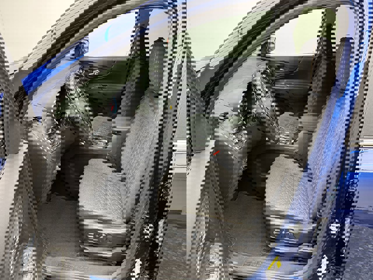 2023 Chevrolet Equinox LT photo 3