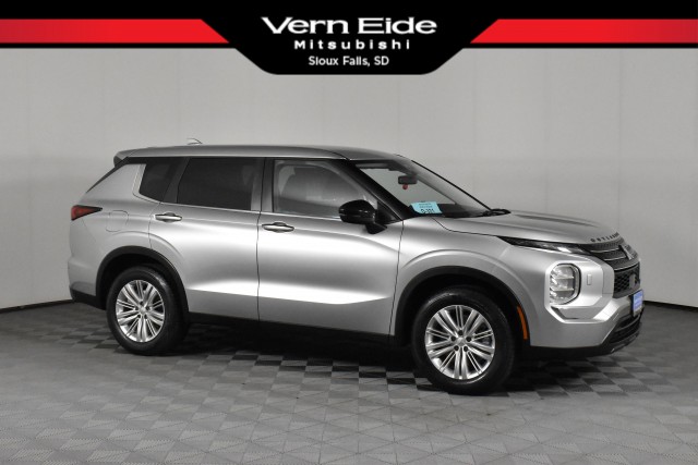 Pre-Owned 2024 Mitsubishi Outlander ES Sport Utility in