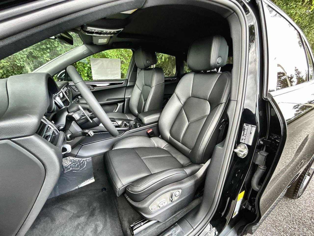 2026 Porsche Macan Base photo 13
