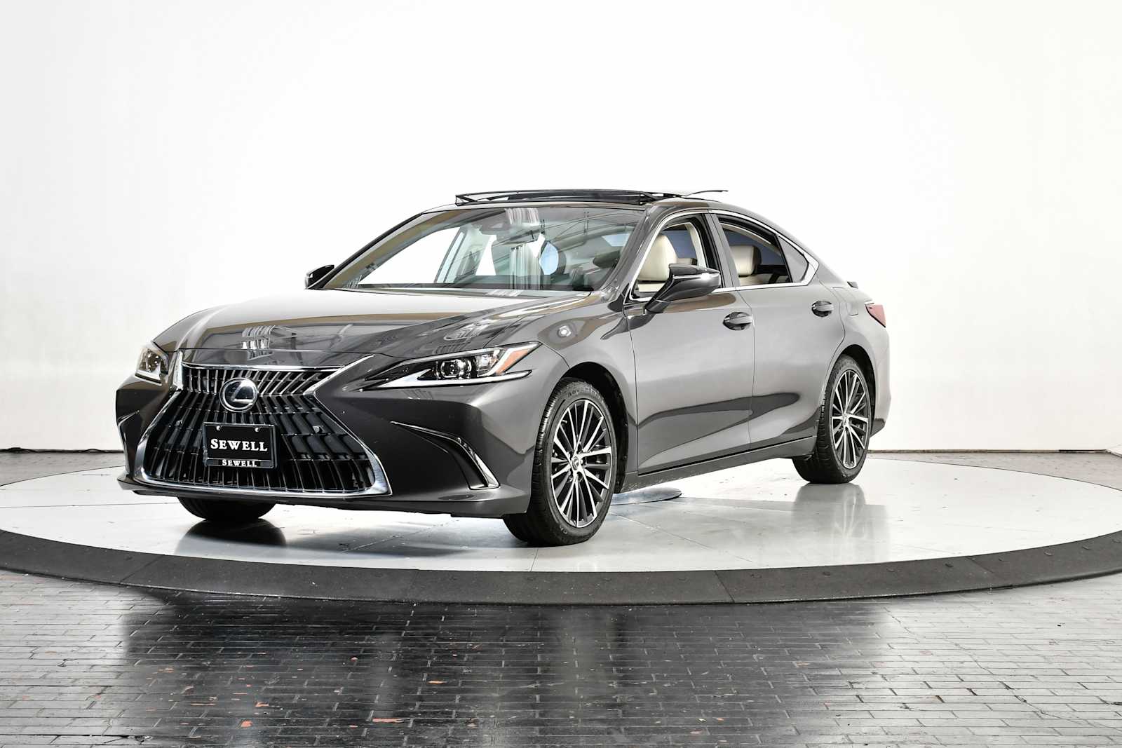 2022 Lexus ES 350's photo
