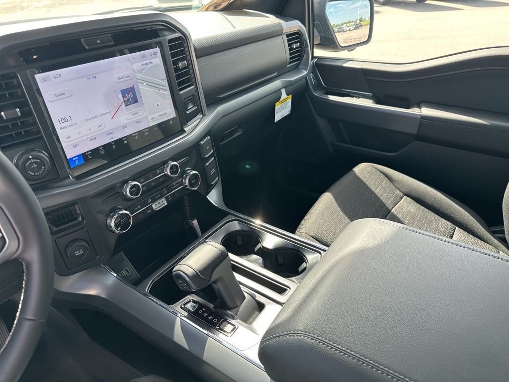 2025 Ford F-150 XLT photo 29