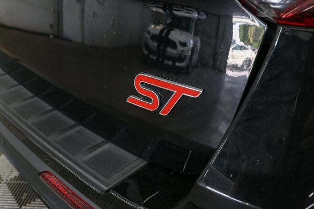 2022 Ford Explorer ST photo 6