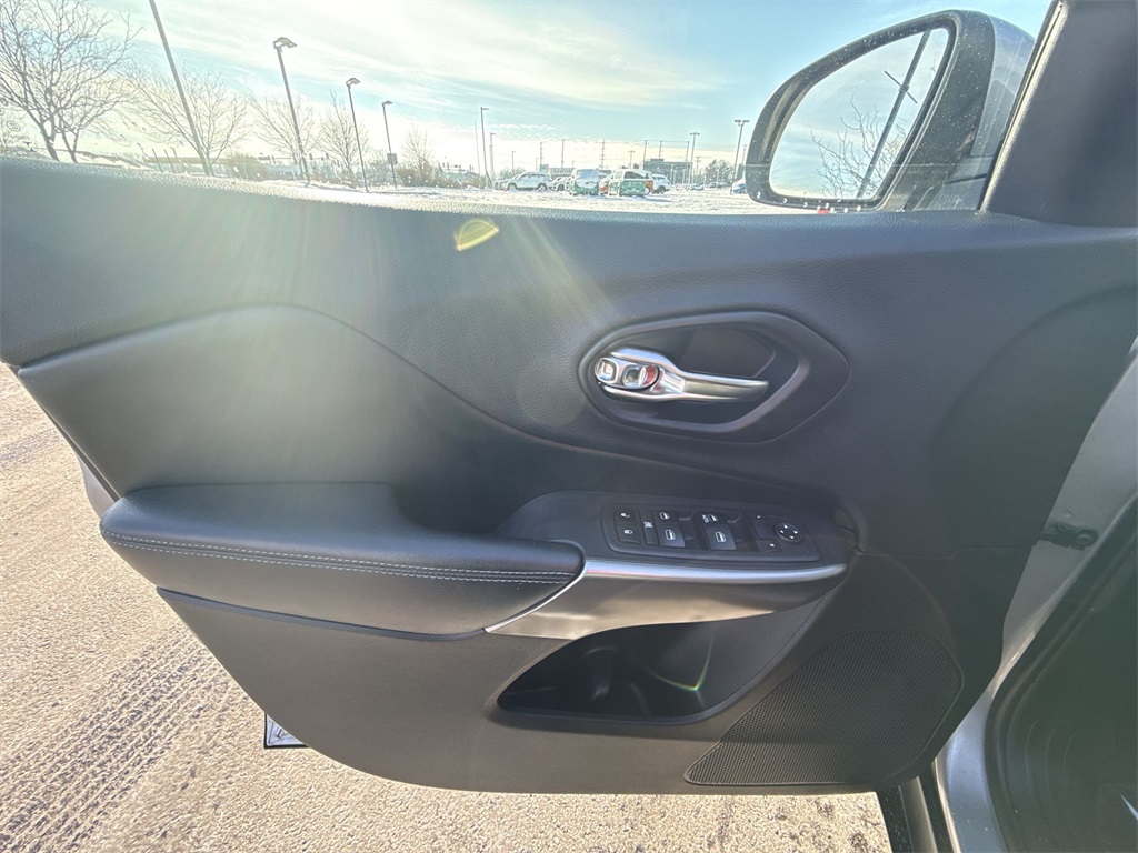 2019 JEEP CHEROKEE - Image 12