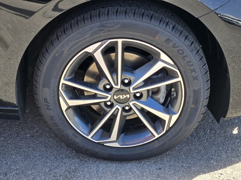 2022 Kia Forte LXS photo 3