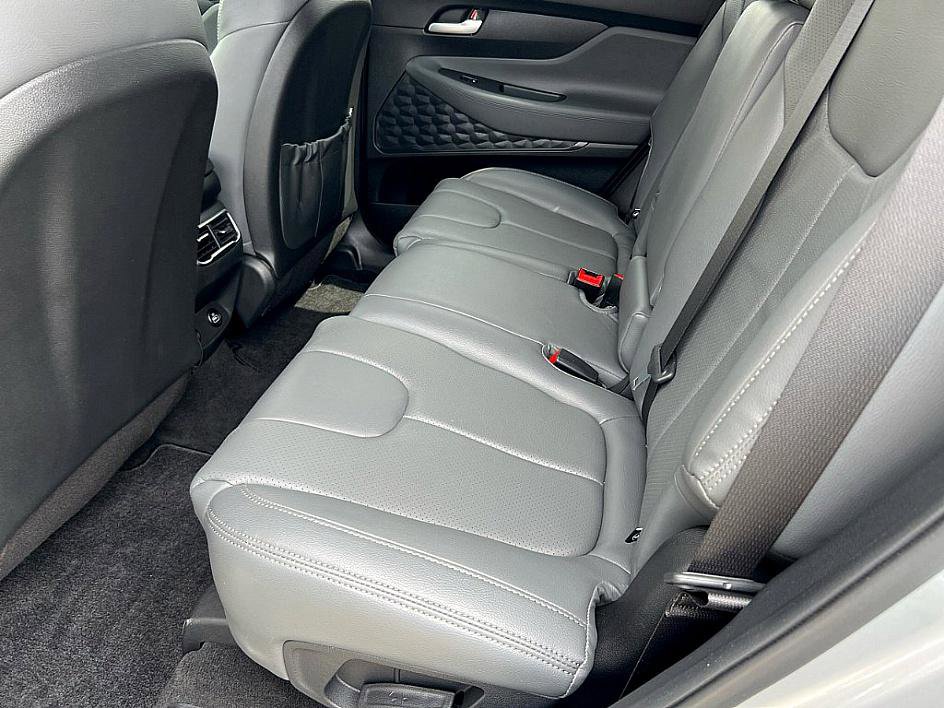 2022 Hyundai Santa Fe SEL photo 5