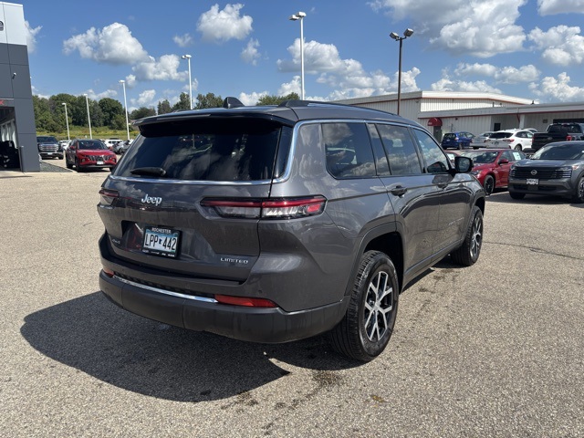 2023 Jeep Grand Cherokee Limited photo 2
