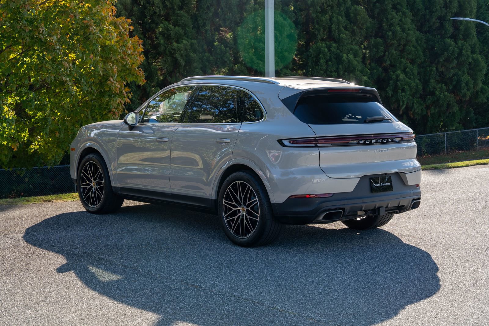 2024 Porsche Cayenne Base photo 2
