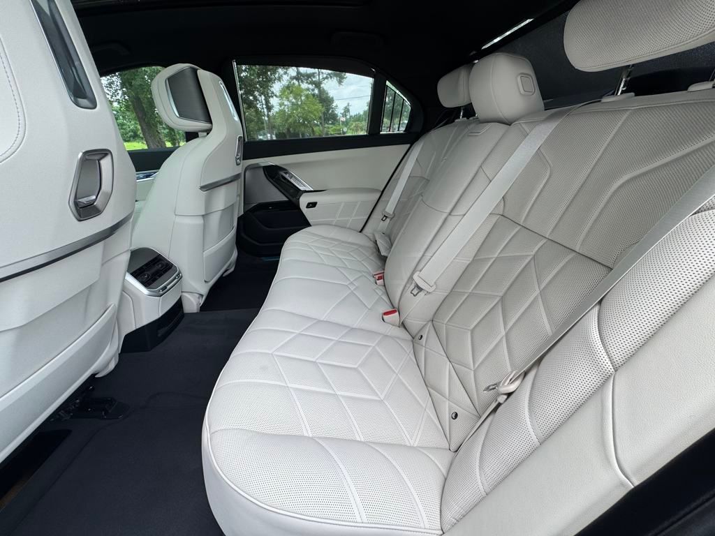2025 Bmw 740i photo 12