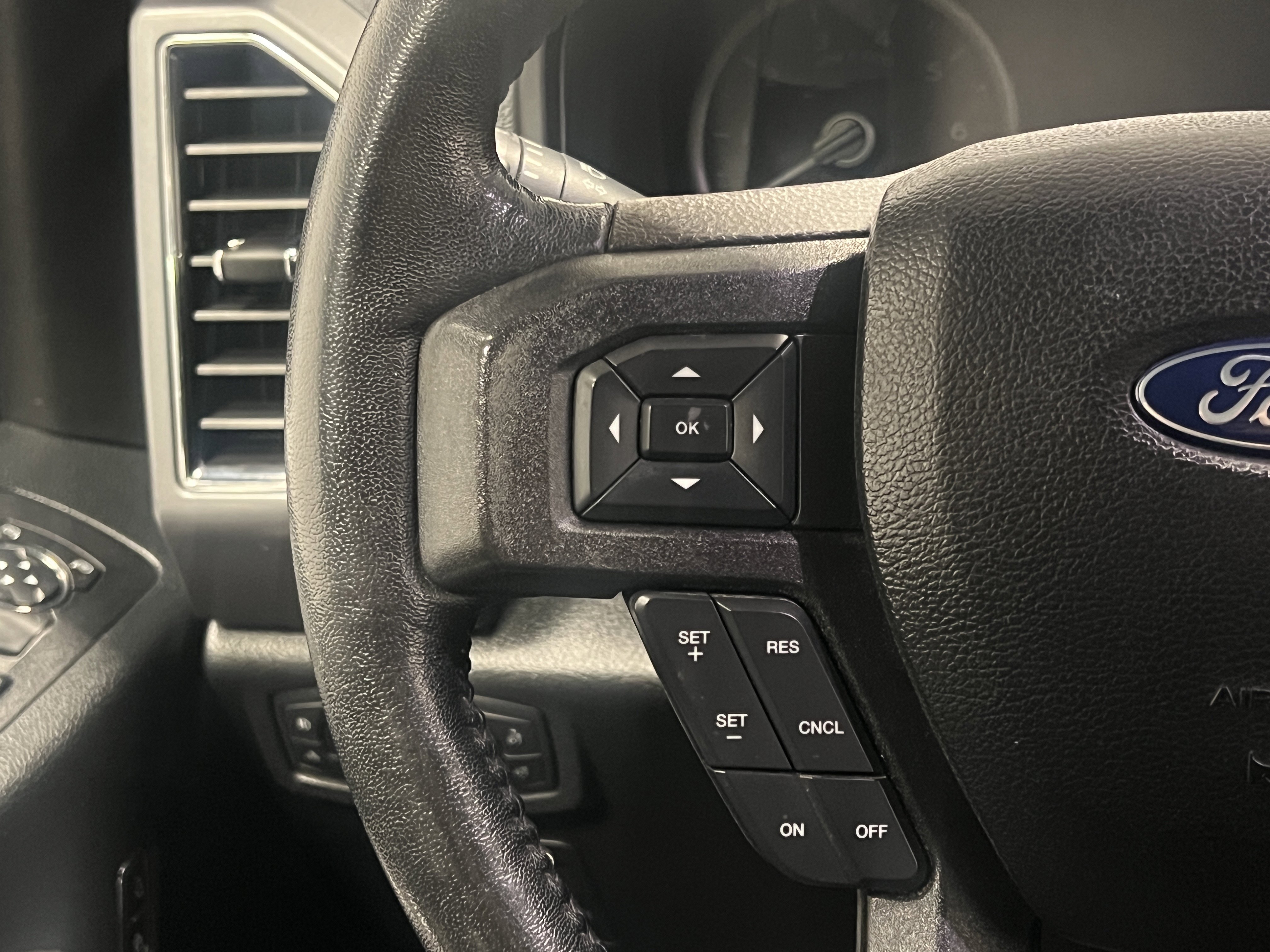 2020 Ford F-150 XLT photo 13
