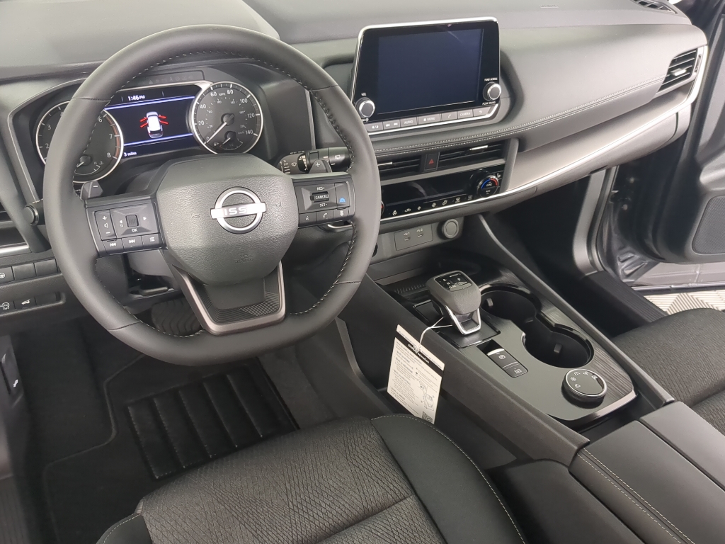 2026 Nissan Rogue SV photo 14