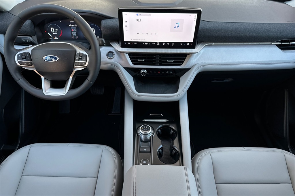 2025 Ford Explorer photo 13