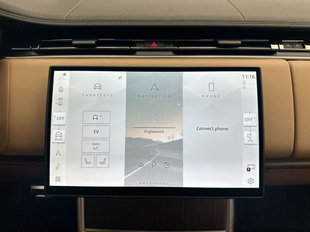 2025 Land Rover Range Rover SE photo 11