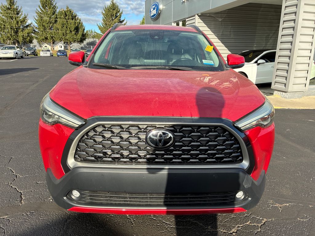 2022 Toyota Corolla Cross XLE photo 2