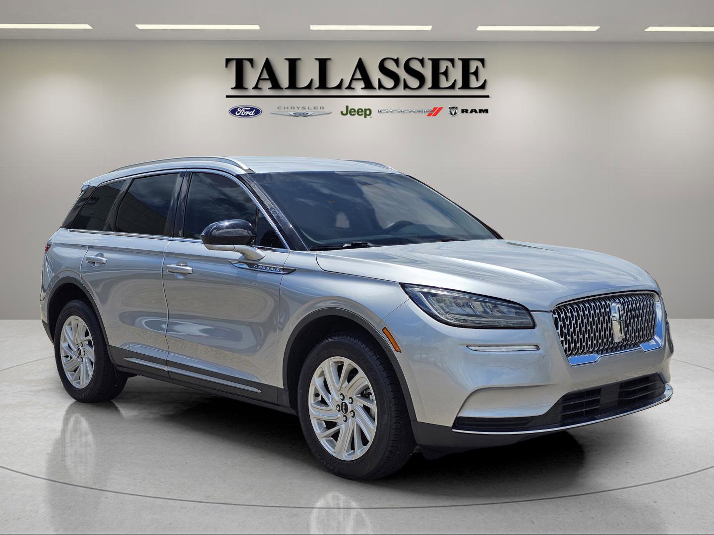 2021 Lincoln Corsair Standard photo 3