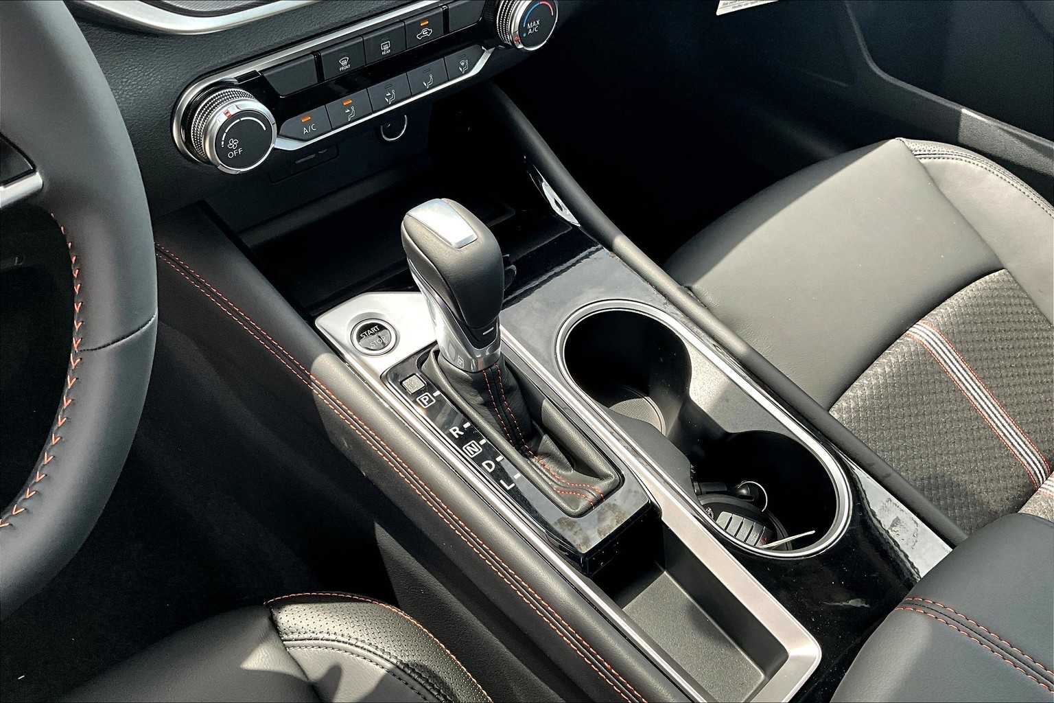 2025 Nissan Altima SR photo 10