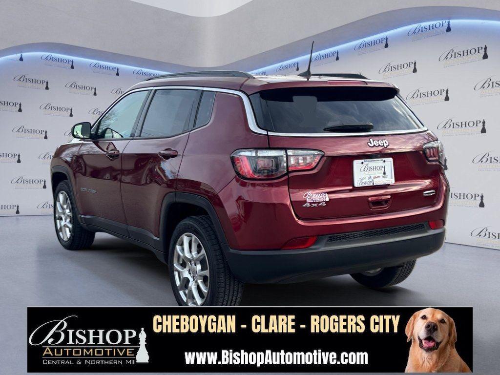 2022 Jeep Compass Latitude Lux photo 2