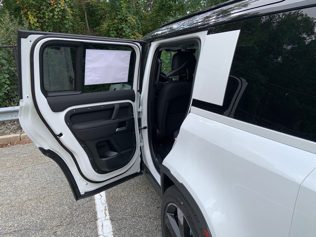 2026 Land Rover Defender 110 S photo 12