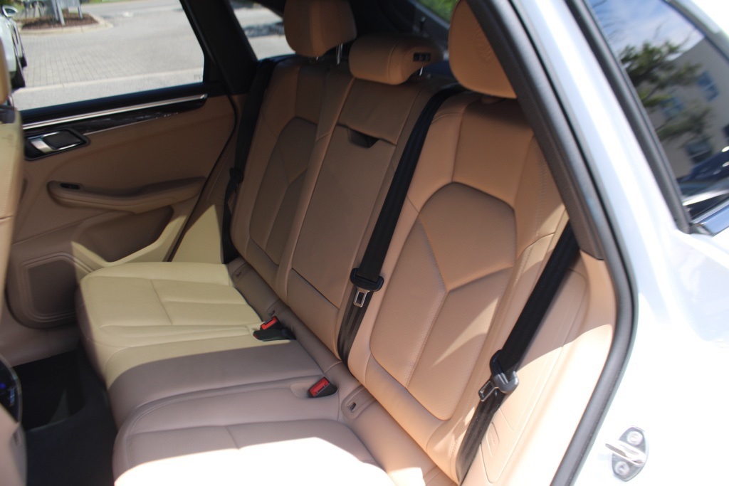 2023 Porsche Macan T photo 26