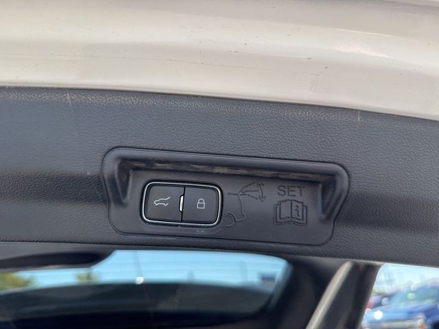 2021 Ford Explorer XLT photo 4