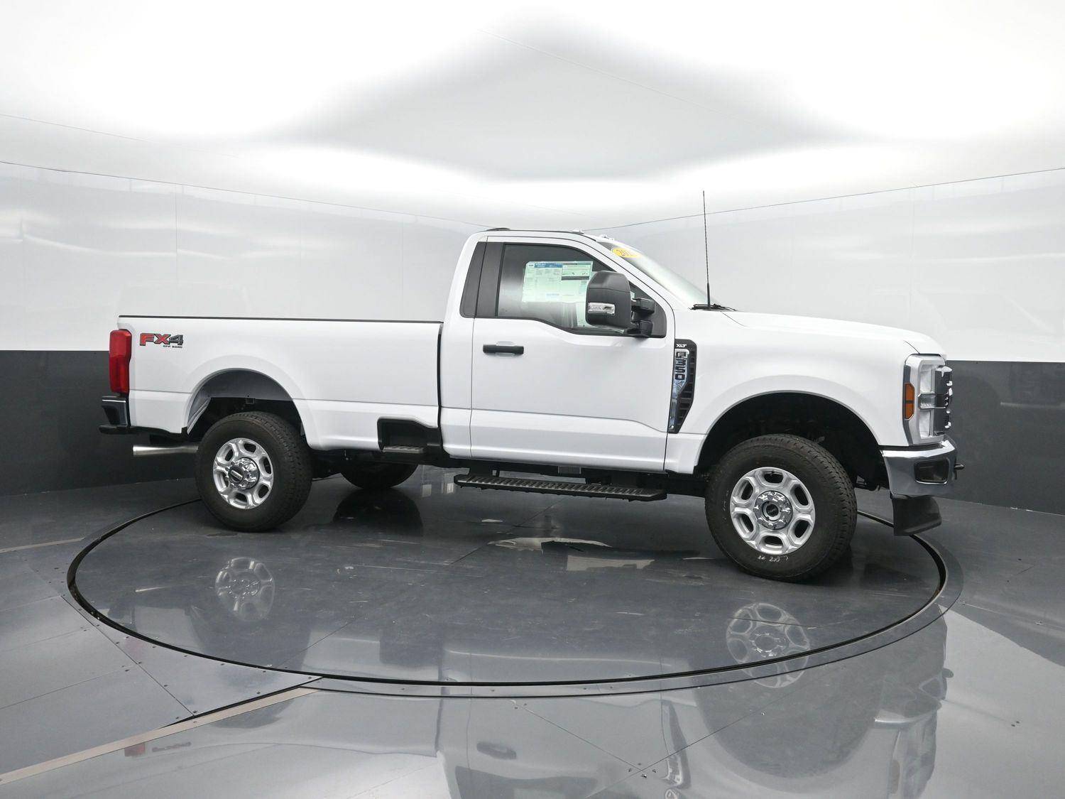 2025 Ford F-350 XLT photo 3