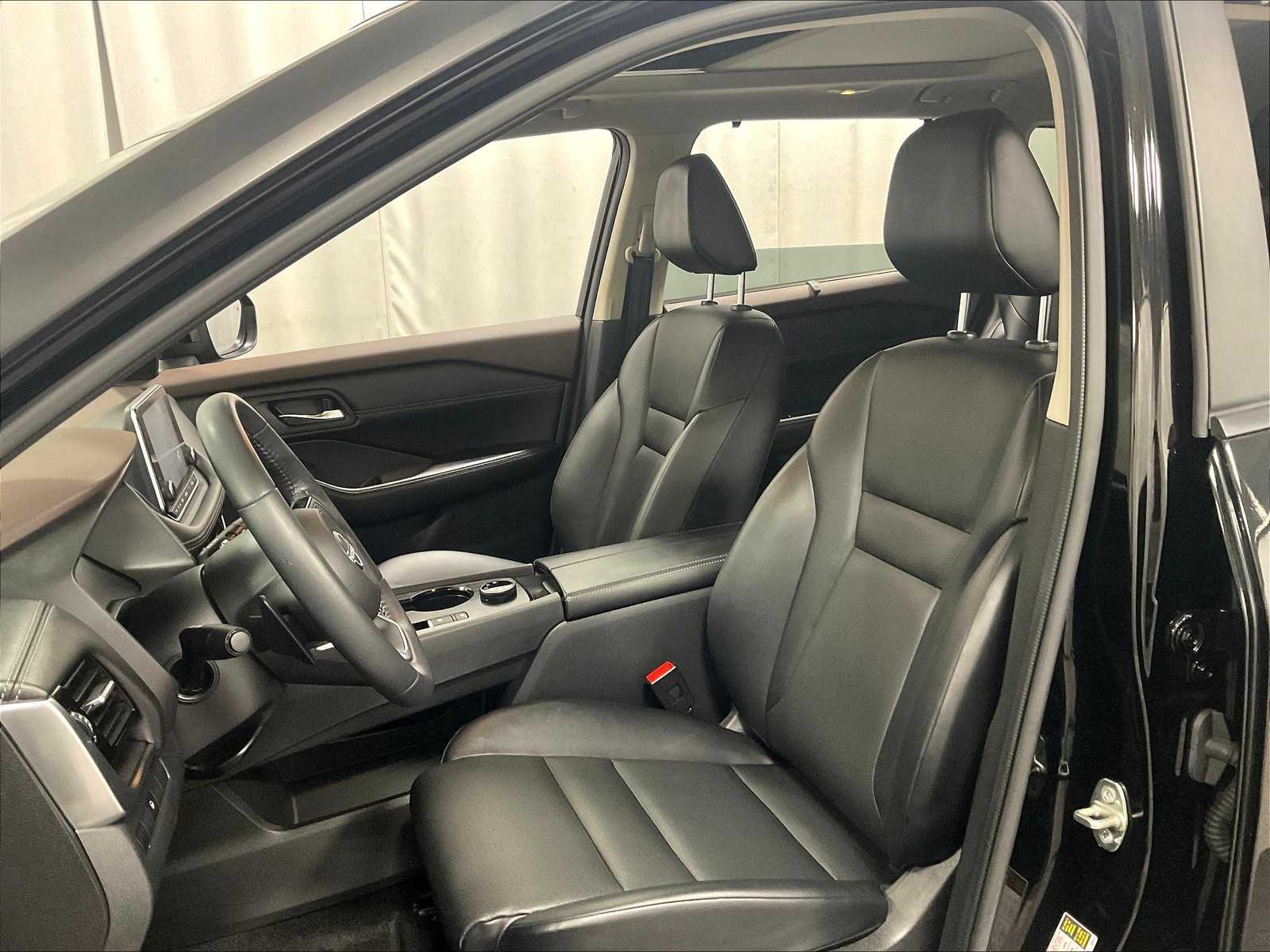 2022 Nissan Rogue SV photo 10