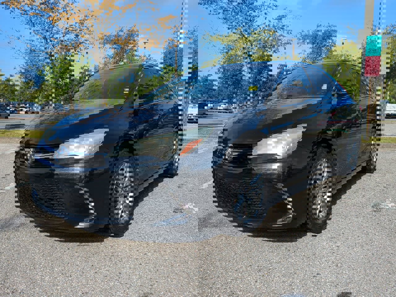 2015 Toyota Camry SE photo 2