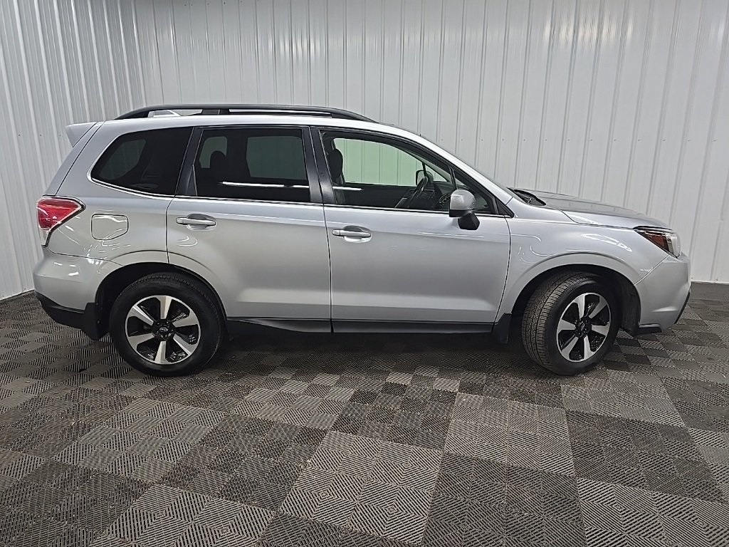 2017 Subaru Forester 2.5i Limited photo 9