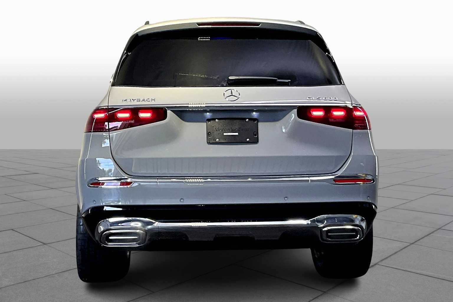 2025 Mercedes Benz GLS Maybach 600 photo 4