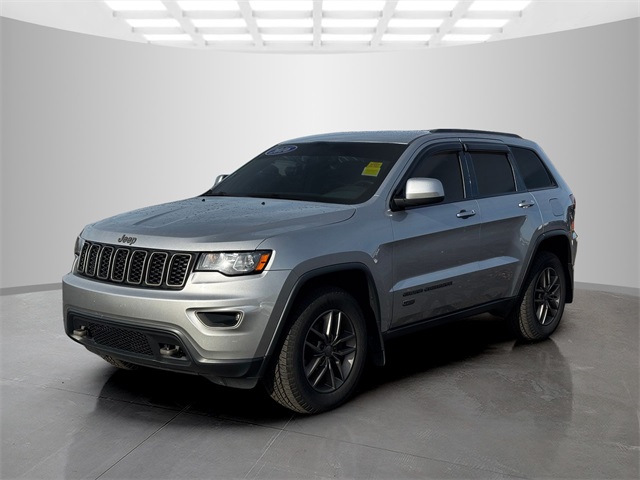 2016 Jeep Grand Cherokee Anniversary Edition photo 2
