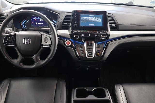 2023 Honda Odyssey Touring photo 2