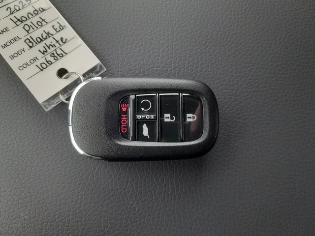 2025 Honda Pilot Black Edition photo 10