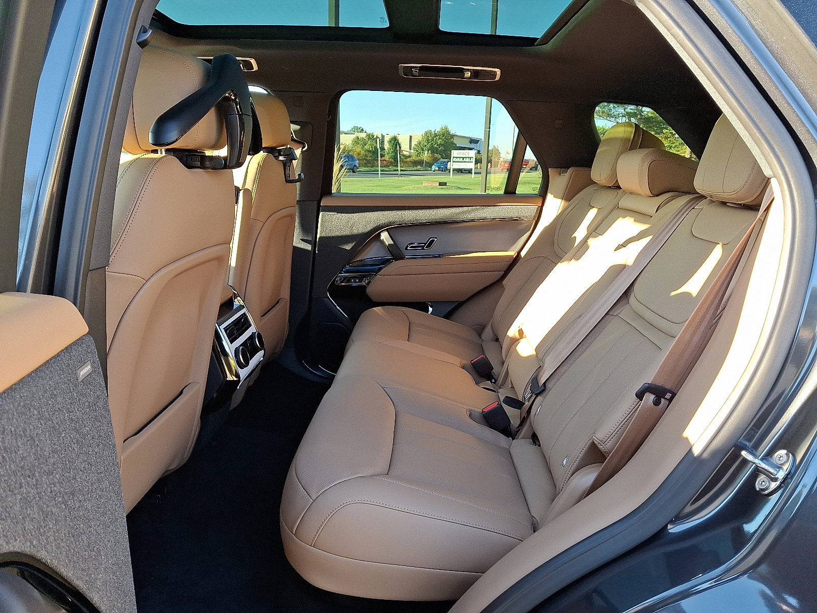 2025 Land Rover Range Rover Sport SE photo 8