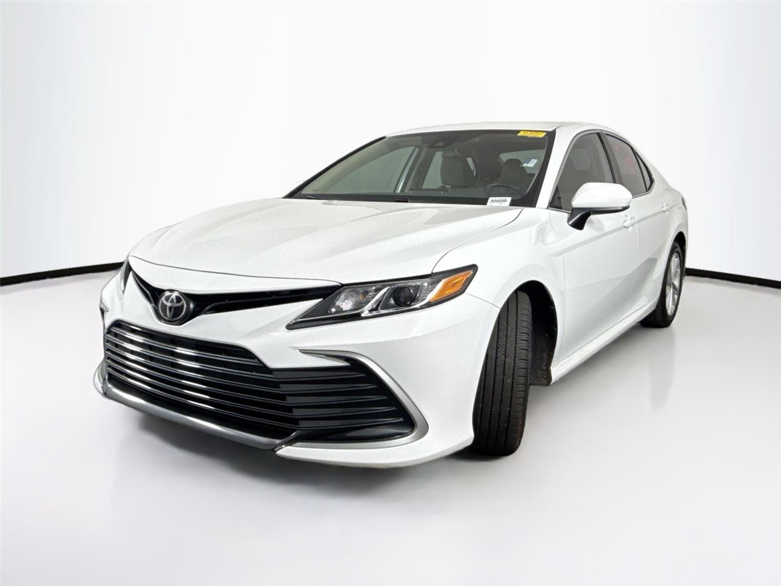 2021 Toyota Camry LE photo 2